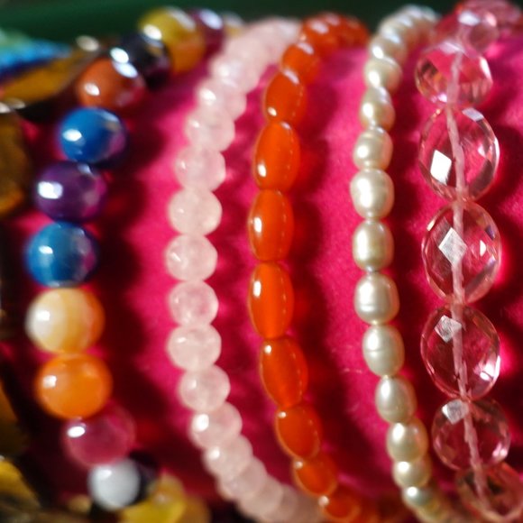 (NWT) Genuine Red Coral Beaded Bracelet - Picture 4 of 6